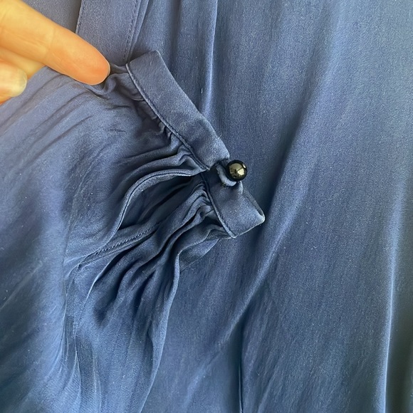 Ann Taylor silk top size 4 navy blue - Picture 4 of 7